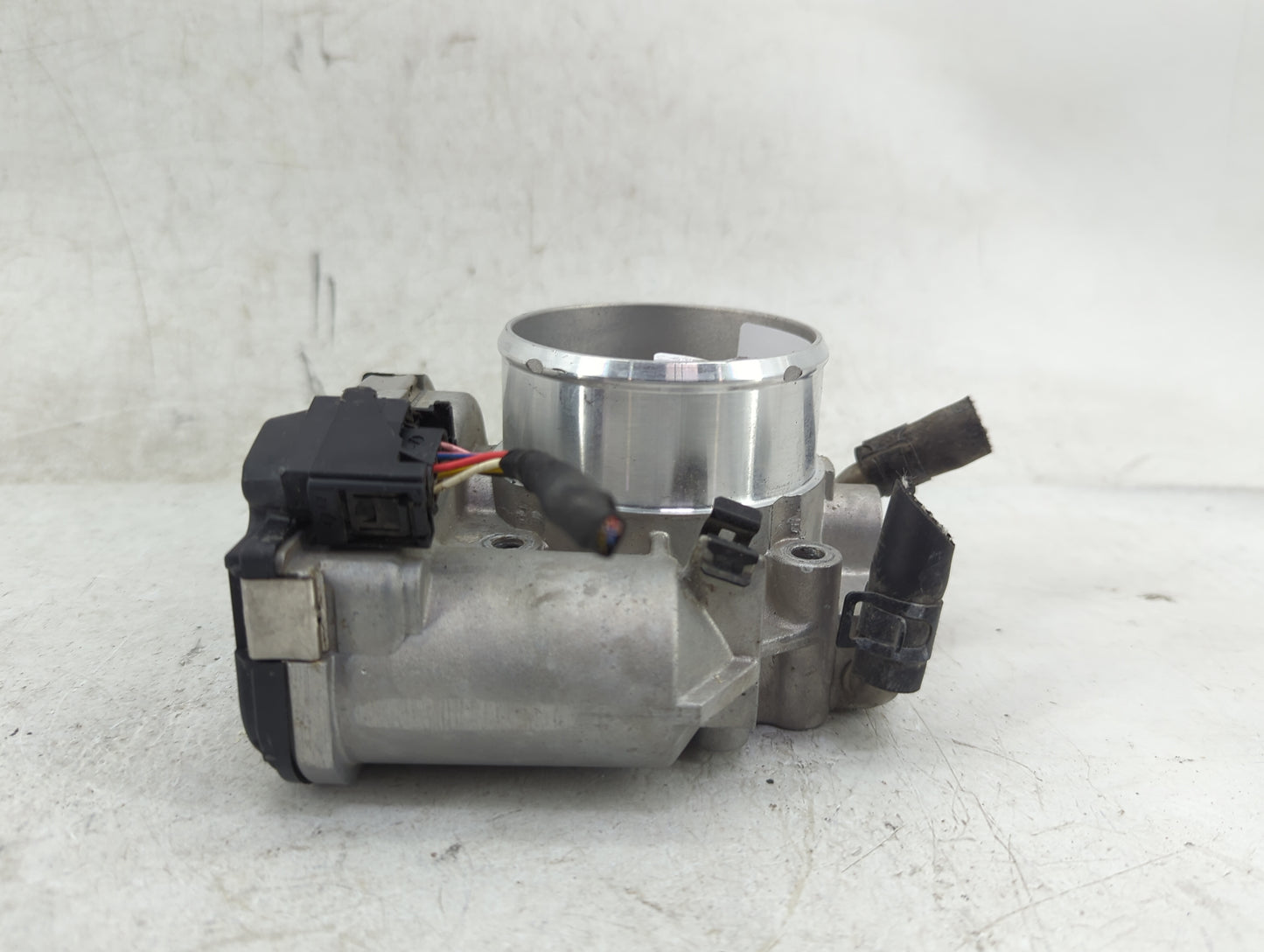 2011-2014 Hyundai Sonata Throttle Body P/N:35100-2G700 90 4501 0001 Fits Fits 2011 2012 2013 2014 2015 2016 OEM Used Auto Pa