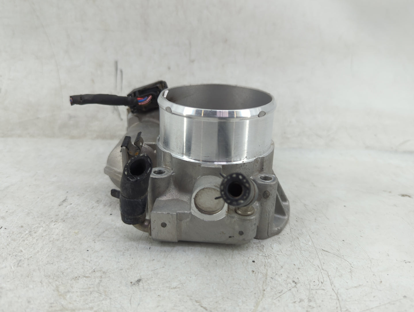 2011-2014 Hyundai Sonata Throttle Body P/N:35100-2G700 90 4501 0001 Fits Fits 2011 2012 2013 2014 2015 2016 OEM Used Auto Pa