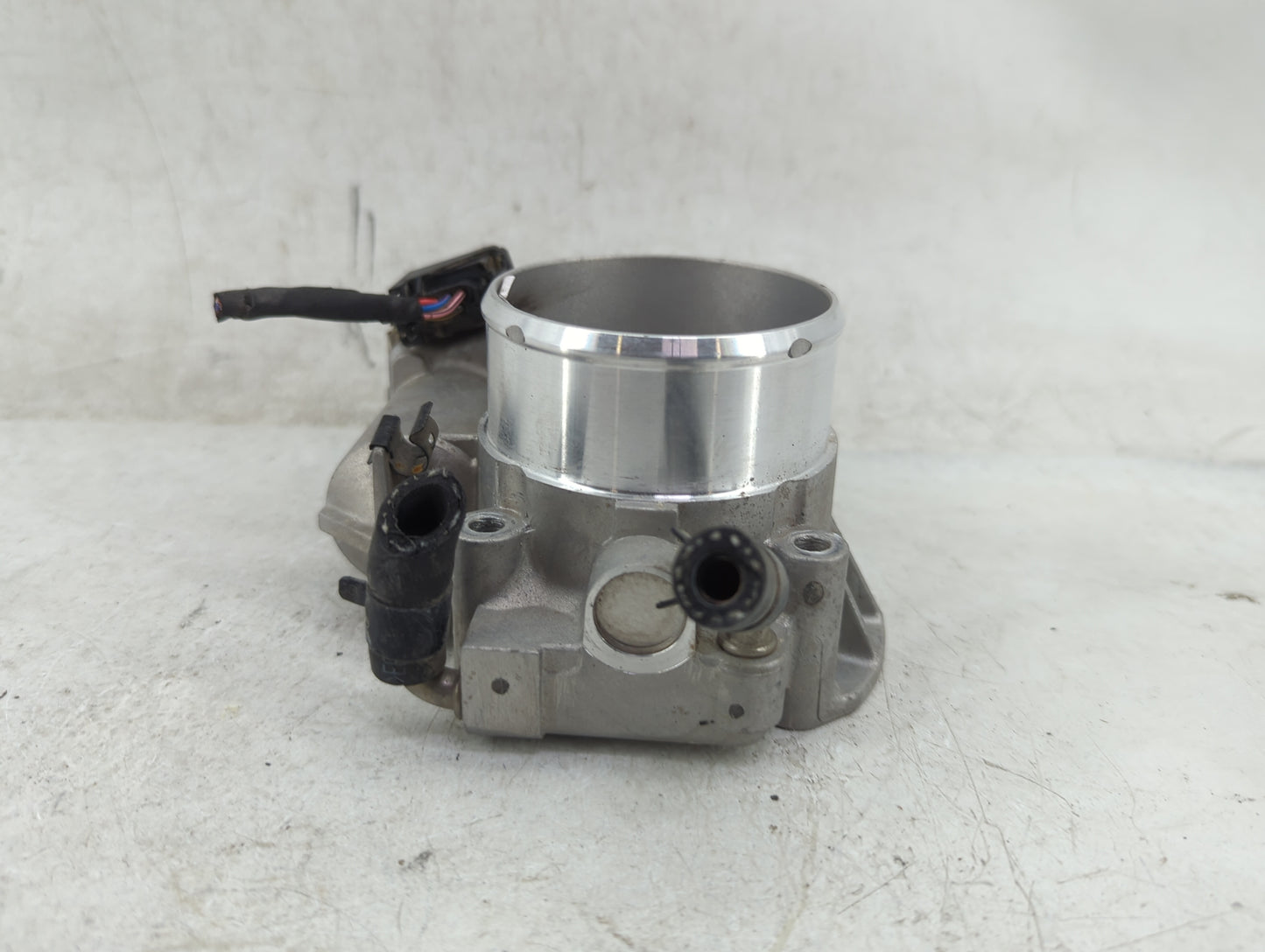 2011-2014 Hyundai Sonata Throttle Body P/N:35100-2G700 90 4501 0001 Fits Fits 2011 2012 2013 2014 2015 2016 OEM Used Auto Pa