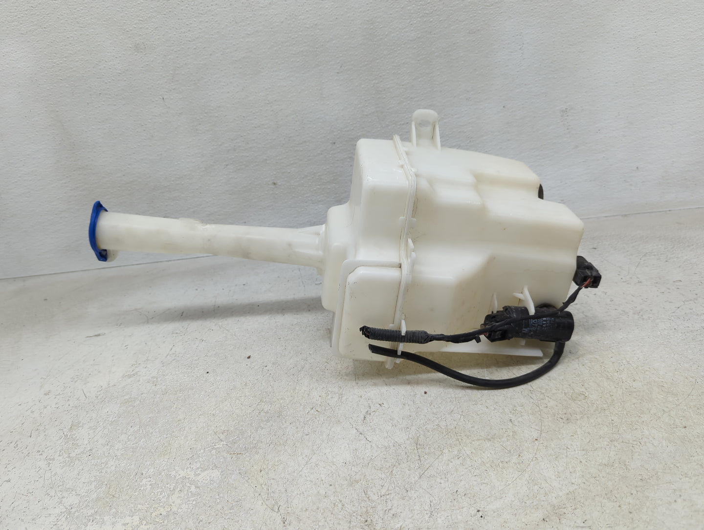 2011-2015 Hyundai Sonata Windshield Washer Fluid Reservoir Bottle Oem - Oemusedautoparts1.com