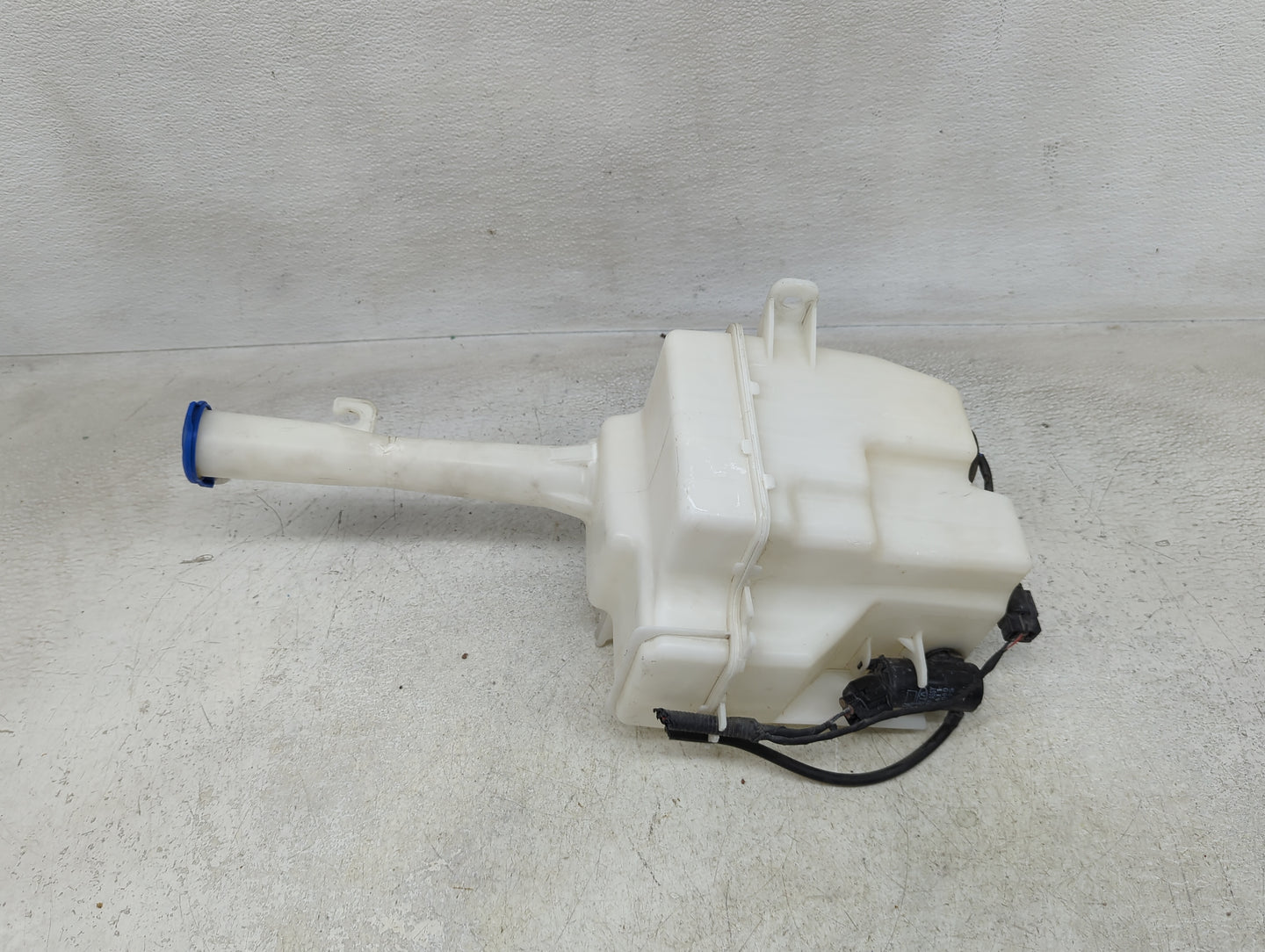 2011-2015 Hyundai Sonata Windshield Washer Fluid Reservoir Bottle Oem - Oemusedautoparts1.com