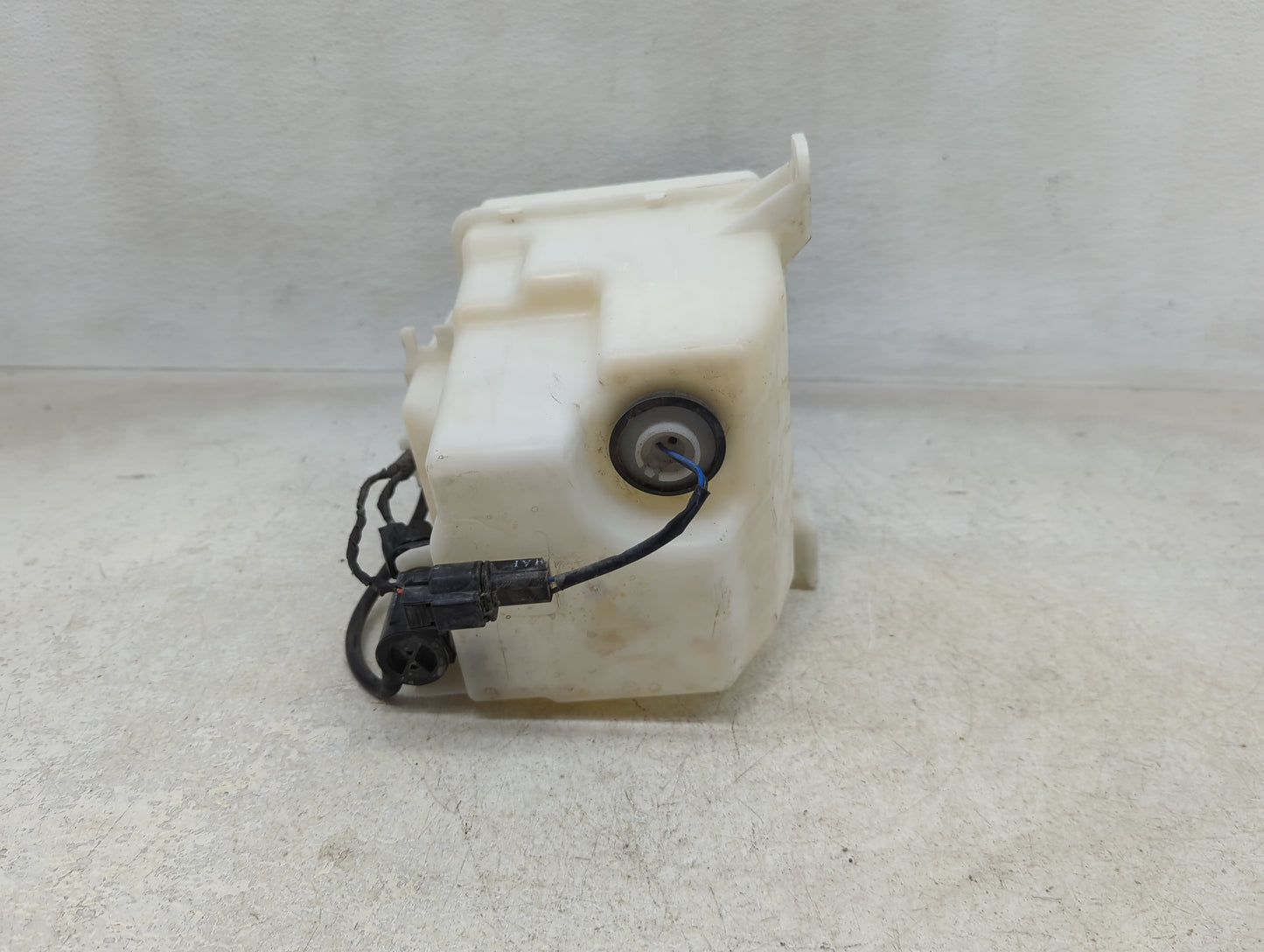 2011-2015 Hyundai Sonata Windshield Washer Fluid Reservoir Bottle Oem - Oemusedautoparts1.com