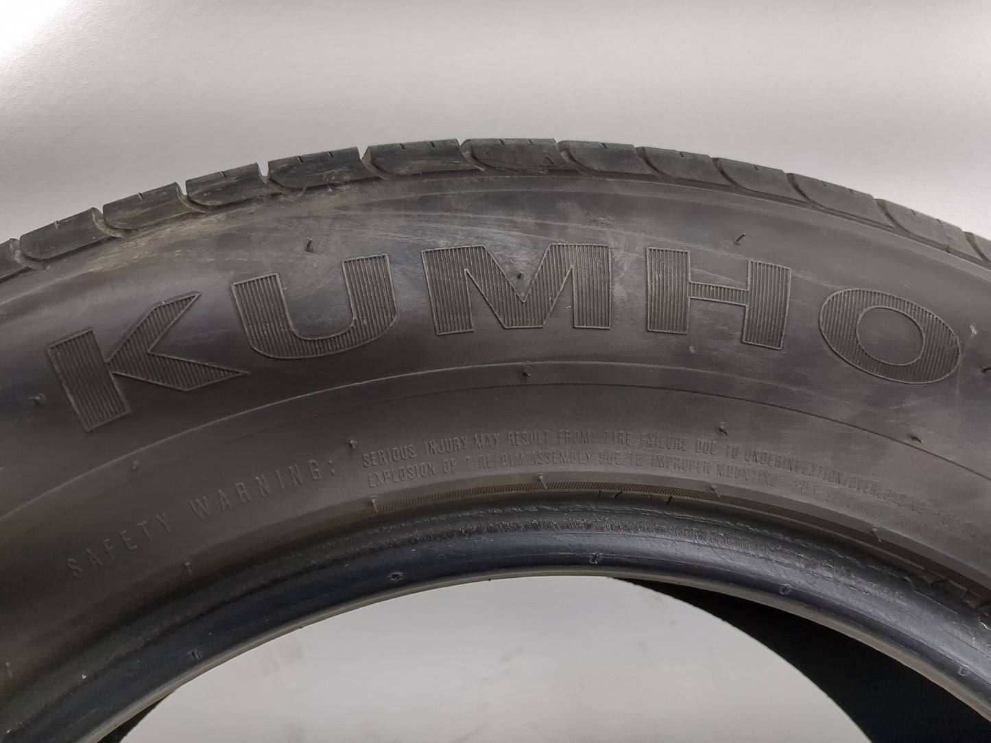 Used Tire 205/65R16 KUMHO ECSTA LX PLATINUM 95V - Tread Depth 7/32 - Oemusedautoparts1.com