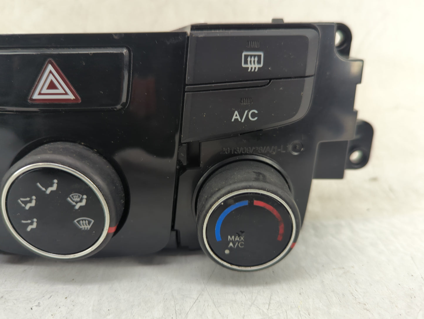 2014 Hyundai Sonata Climate Control Module Temperature AC/Heater Replacement P/N:97250-3Q030 Fits OEM Used Auto Parts - Oemu