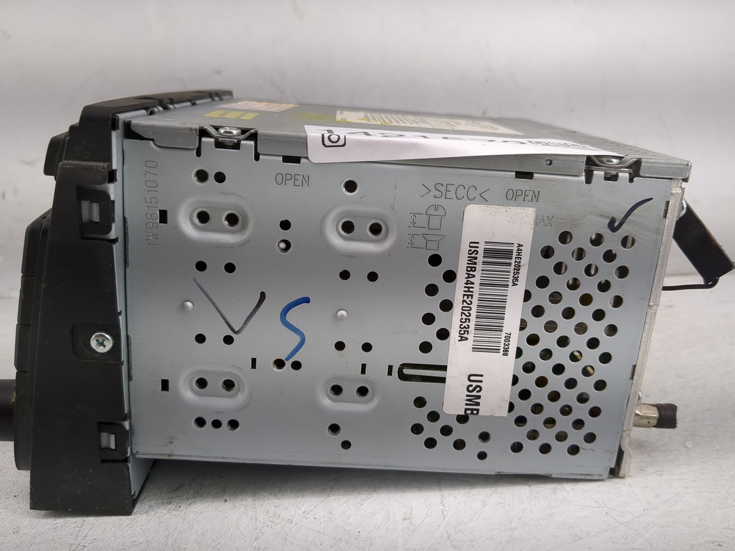 2013-2014 Hyundai Sonata Radio AM FM Cd Player Receiver Replacement P/N:961803Q8004X Fits Fits 2013 2014 OEM Used Auto Parts