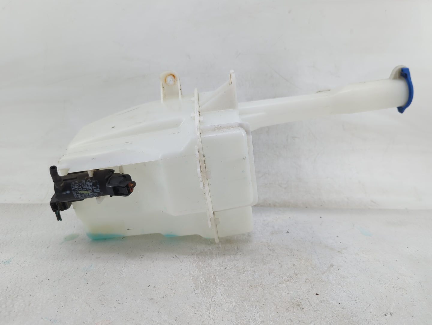2011-2015 Hyundai Sonata Windshield Washer Fluid Reservoir Bottle Oem - Oemusedautoparts1.com