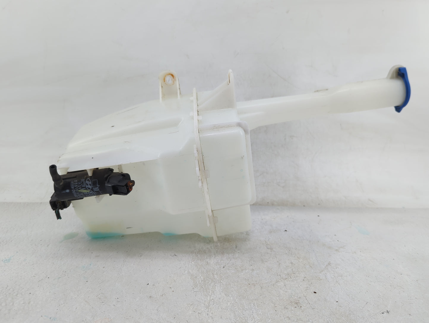 2011-2015 Hyundai Sonata Windshield Washer Fluid Reservoir Bottle Oem - Oemusedautoparts1.com