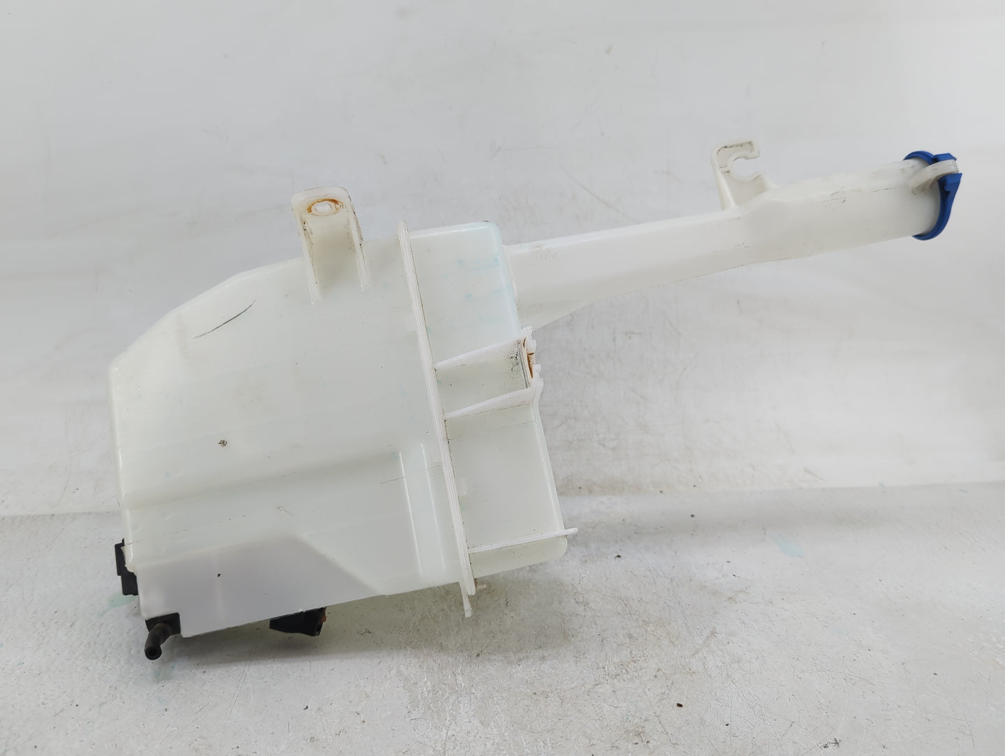 2011-2015 Hyundai Sonata Windshield Washer Fluid Reservoir Bottle Oem - Oemusedautoparts1.com