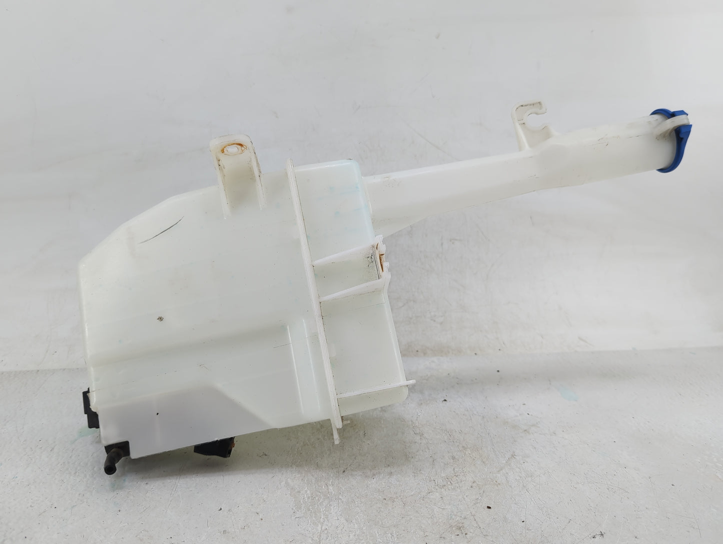 2011-2015 Hyundai Sonata Windshield Washer Fluid Reservoir Bottle Oem - Oemusedautoparts1.com