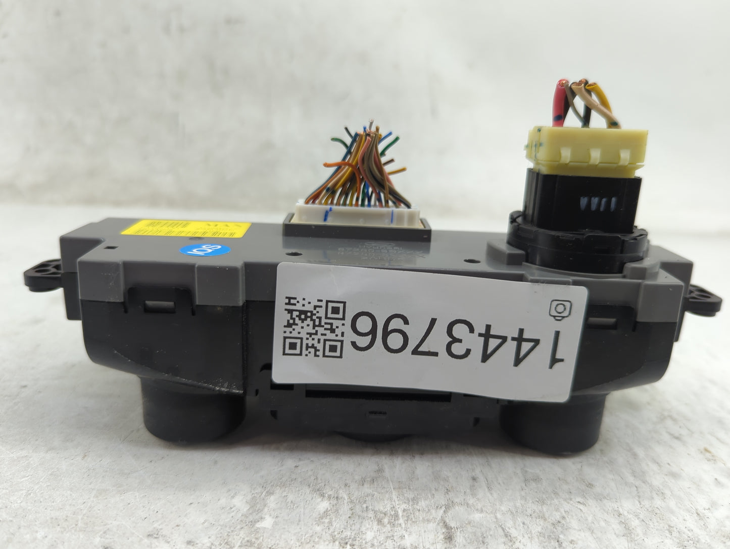 2014 Hyundai Sonata Climate Control Module Temperature AC/Heater Replacement P/N:97250-3Q030 Fits OEM Used Auto Parts - Oemu