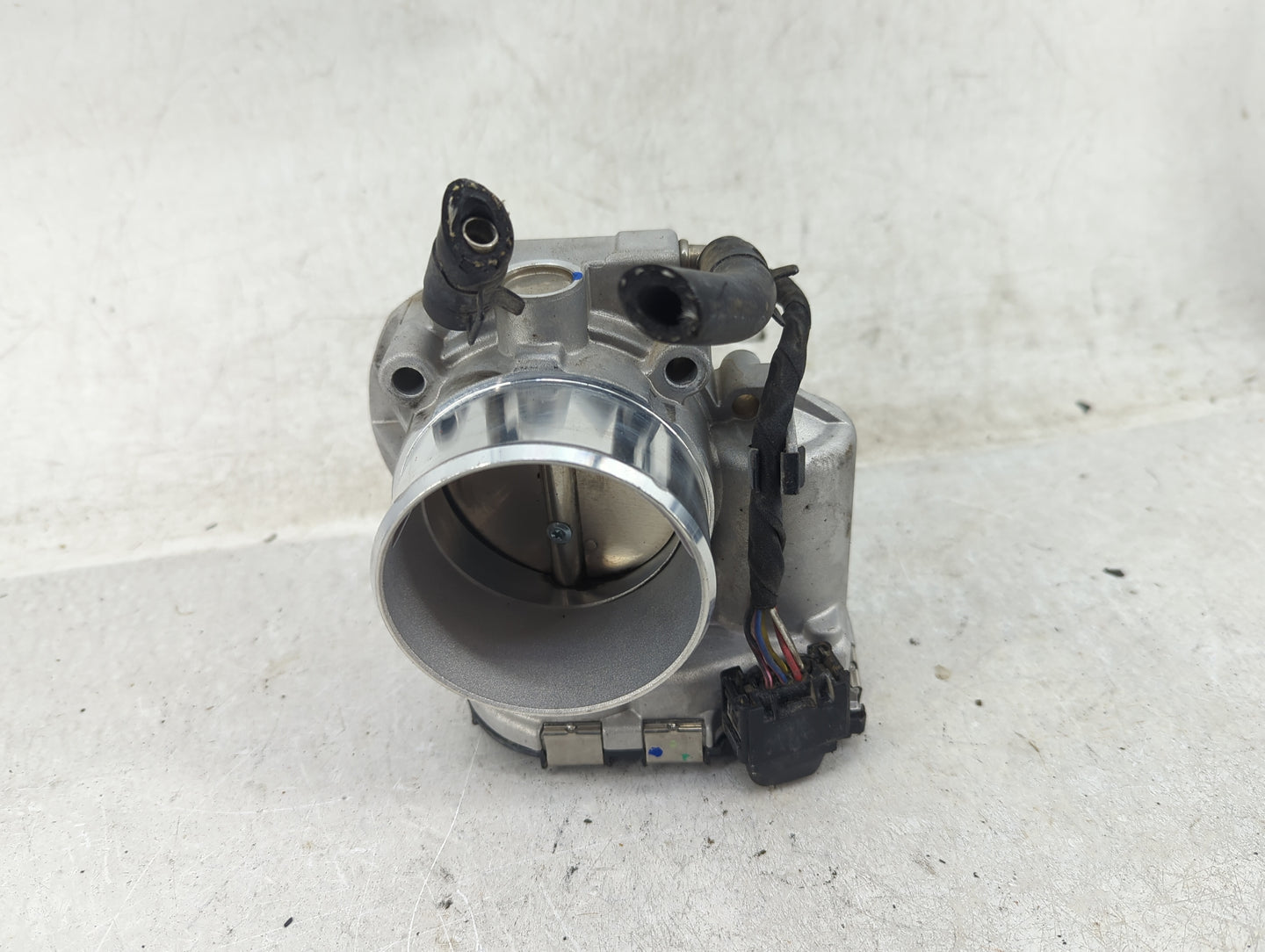 2011-2014 Hyundai Sonata Throttle Body Fits Fits 2011 2012 2013 2014 2015 2016 OEM Used Auto Parts - Oemusedautoparts1.com
