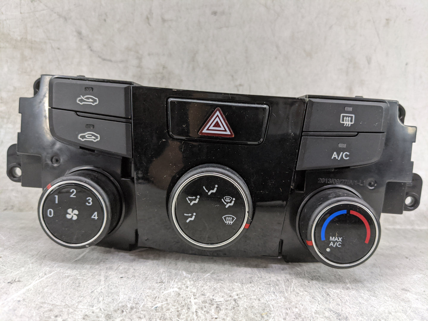 2014 Hyundai Sonata Climate Control Module Temperature AC/Heater Replacement P/N:97250-3Q030 Fits OEM Used Auto Parts - Oemu