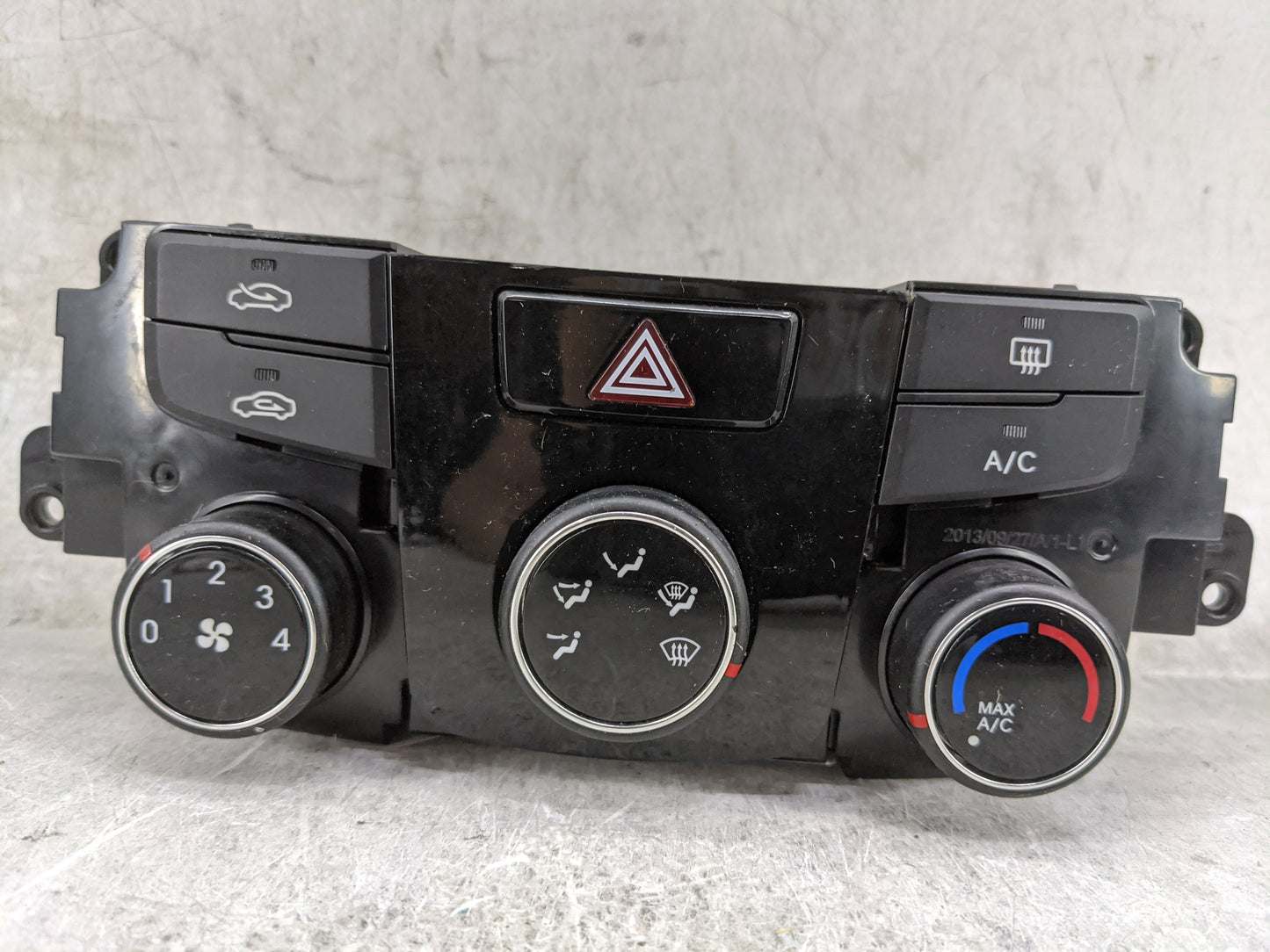 2014 Hyundai Sonata Climate Control Module Temperature AC/Heater Replacement P/N:97250-3Q030 Fits OEM Used Auto Parts - Oemu