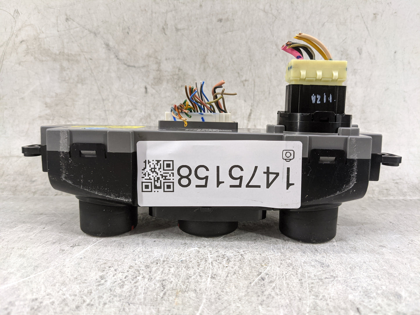2014 Hyundai Sonata Climate Control Module Temperature AC/Heater Replacement P/N:97250-3Q030 Fits OEM Used Auto Parts - Oemu