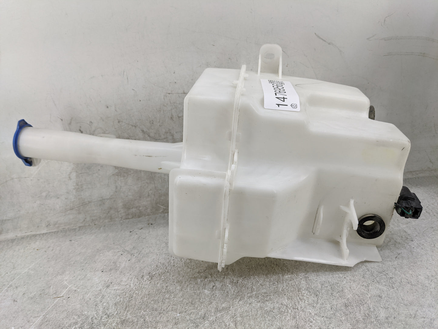 2011-2015 Hyundai Sonata Windshield Washer Fluid Reservoir Bottle Oem 1476956 - Oemusedautoparts1.com