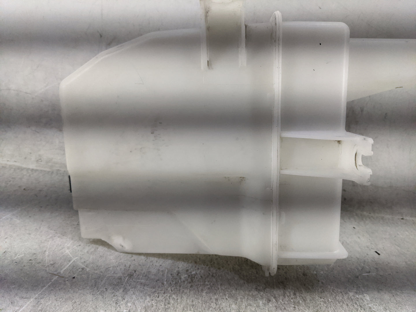 2011-2015 Hyundai Sonata Windshield Washer Fluid Reservoir Bottle Oem 1476956 - Oemusedautoparts1.com
