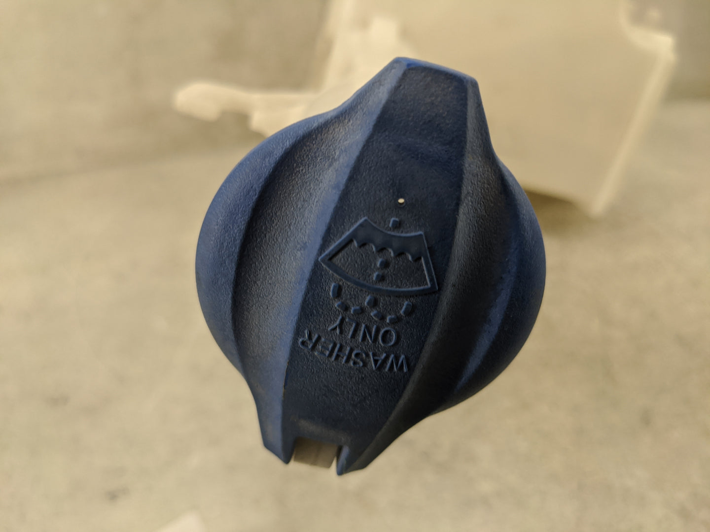 2011-2015 Hyundai Sonata Windshield Washer Fluid Reservoir Bottle Oem 1476956 - Oemusedautoparts1.com