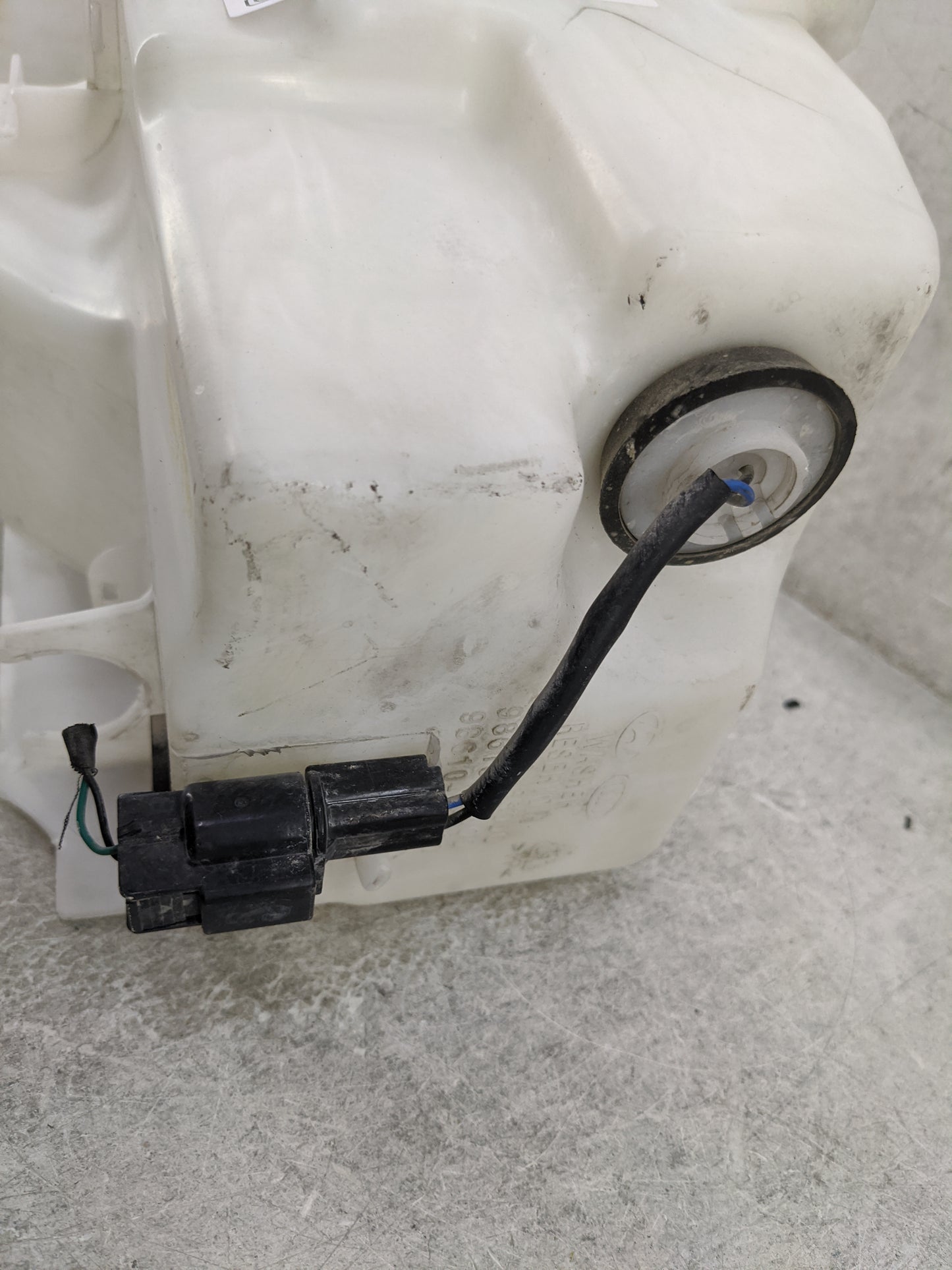 2011-2015 Hyundai Sonata Windshield Washer Fluid Reservoir Bottle Oem 1476956 - Oemusedautoparts1.com