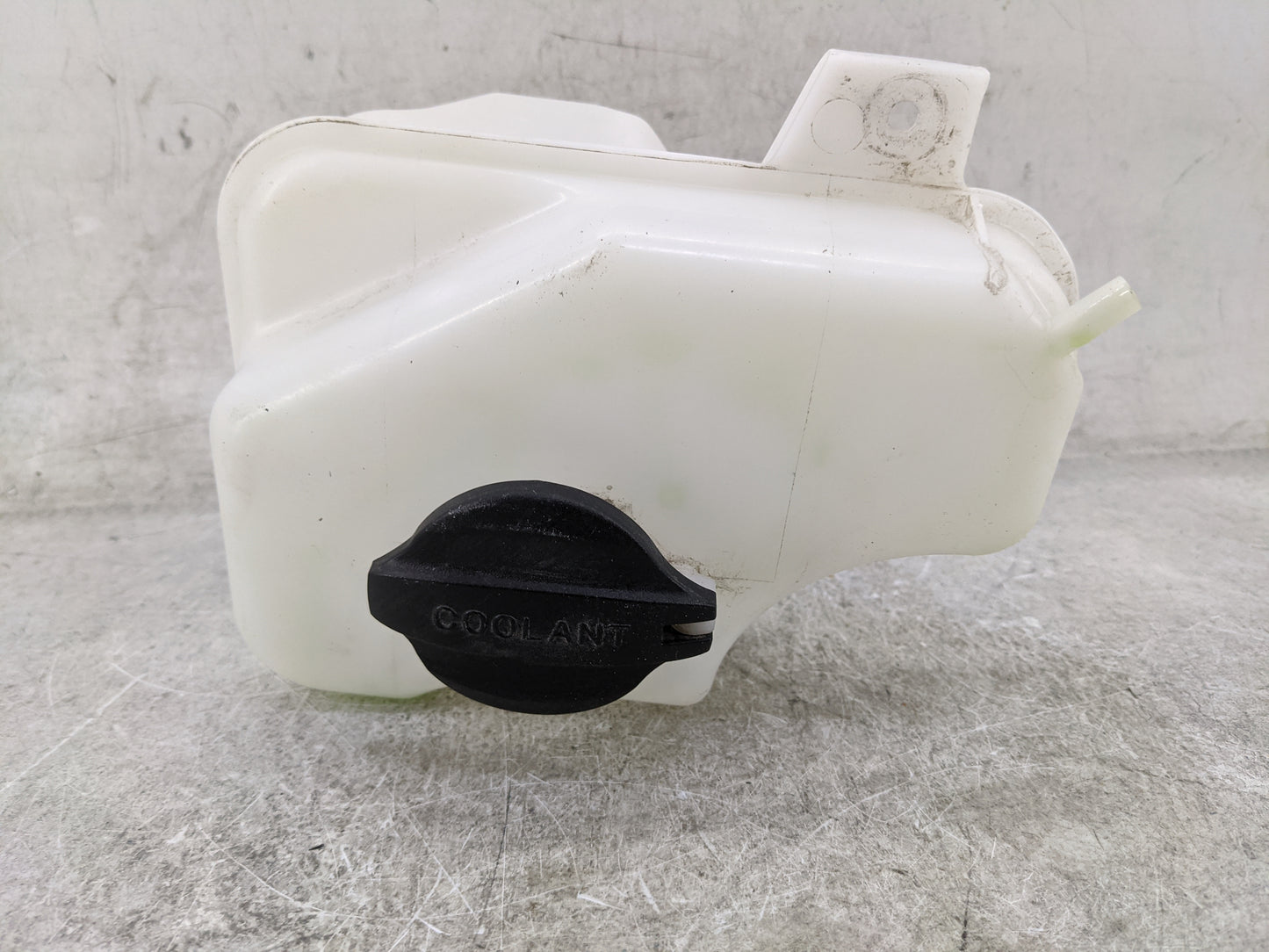 2011-2015 Hyundai Sonata Radiator Coolant Overflow Expansion Tank Bottle 1477076 - Oemusedautoparts1.com