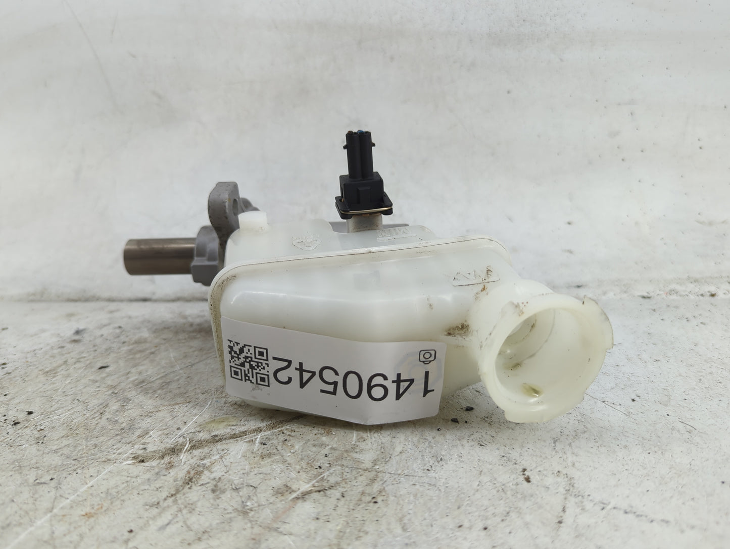 2011-2014 Hyundai Sonata Brake Master Cylinder 1490542 - Oemusedautoparts1.com