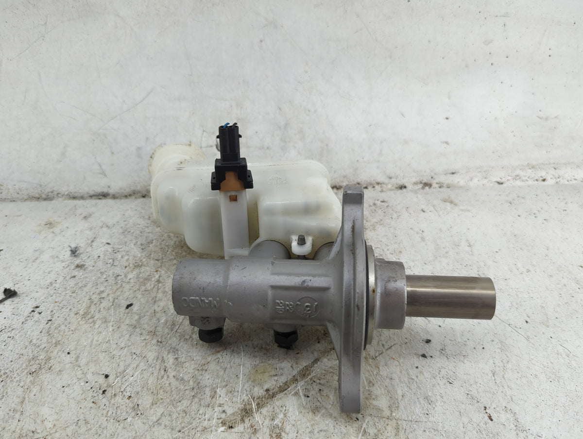 2011-2014 Hyundai Sonata Brake Master Cylinder 1490542 - Oemusedautoparts1.com