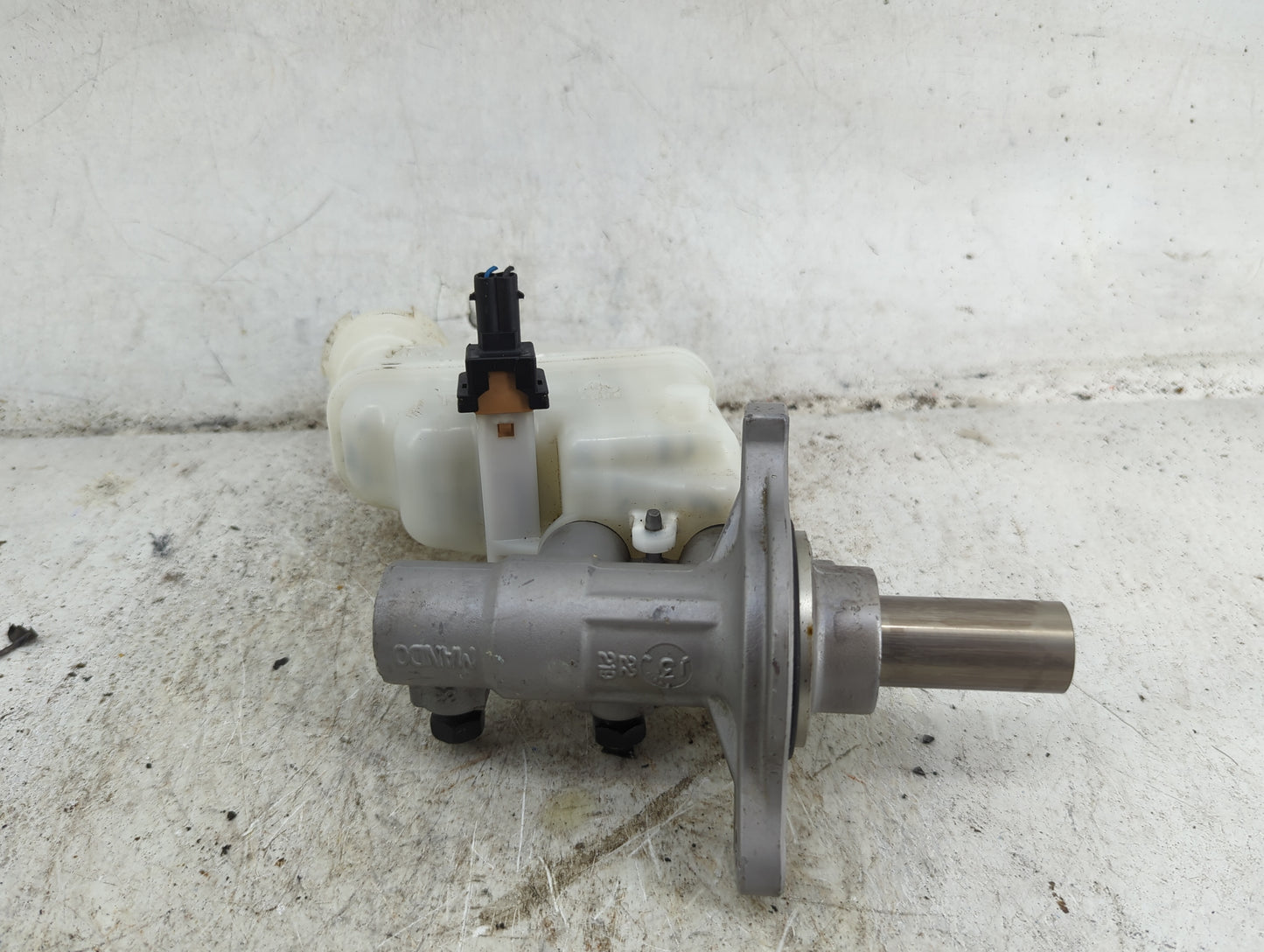 2011-2014 Hyundai Sonata Brake Master Cylinder 1490542 - Oemusedautoparts1.com