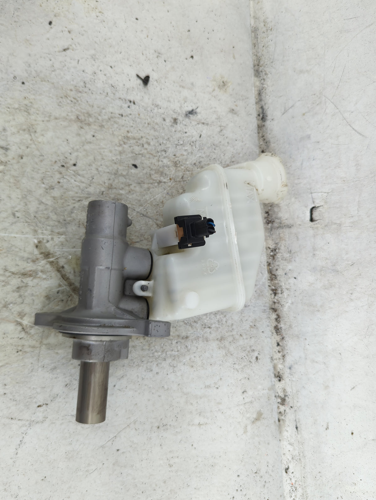 2011-2014 Hyundai Sonata Brake Master Cylinder 1490542 - Oemusedautoparts1.com