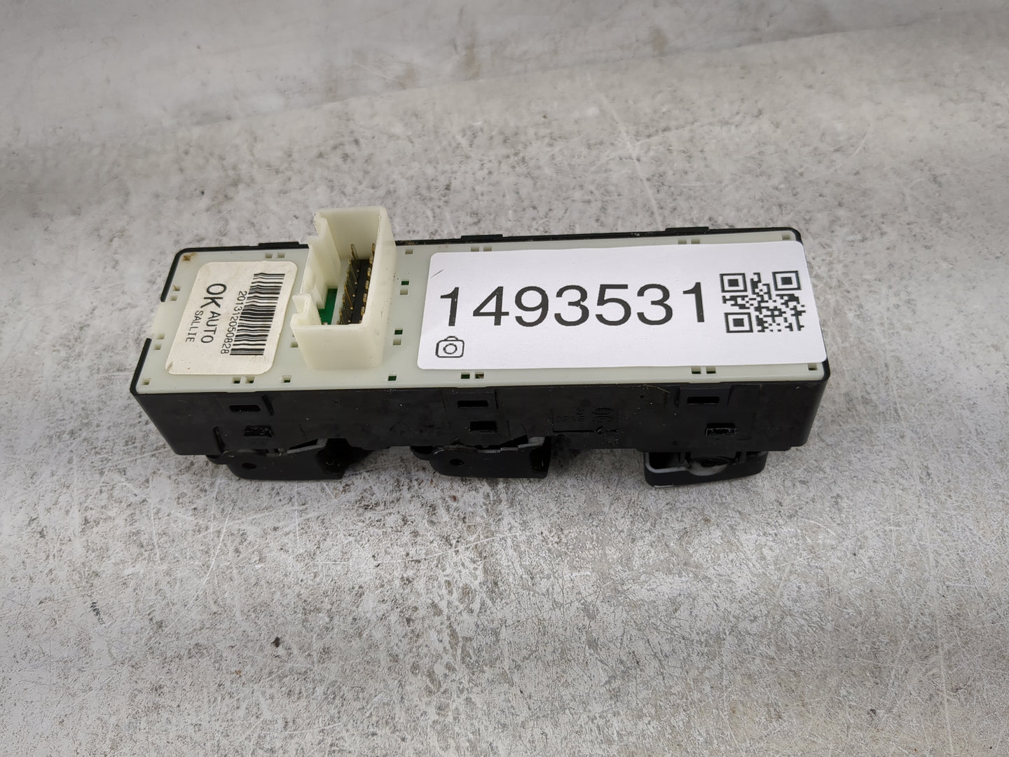 2011-2015 Hyundai Sonata Master Power Window Switch Replacement Driver Side Left P/N:201312050828 Fits OEM Used Auto Parts -