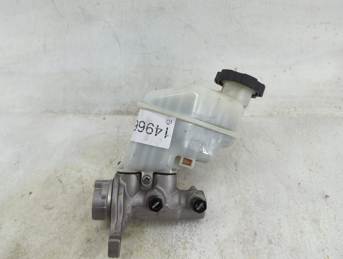 2011-2014 Hyundai Sonata Brake Master Cylinder 1496644 - Oemusedautoparts1.com