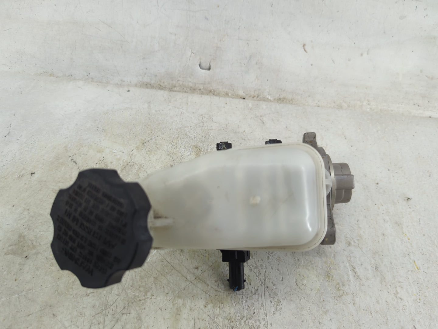 2011-2014 Hyundai Sonata Brake Master Cylinder 1496644 - Oemusedautoparts1.com