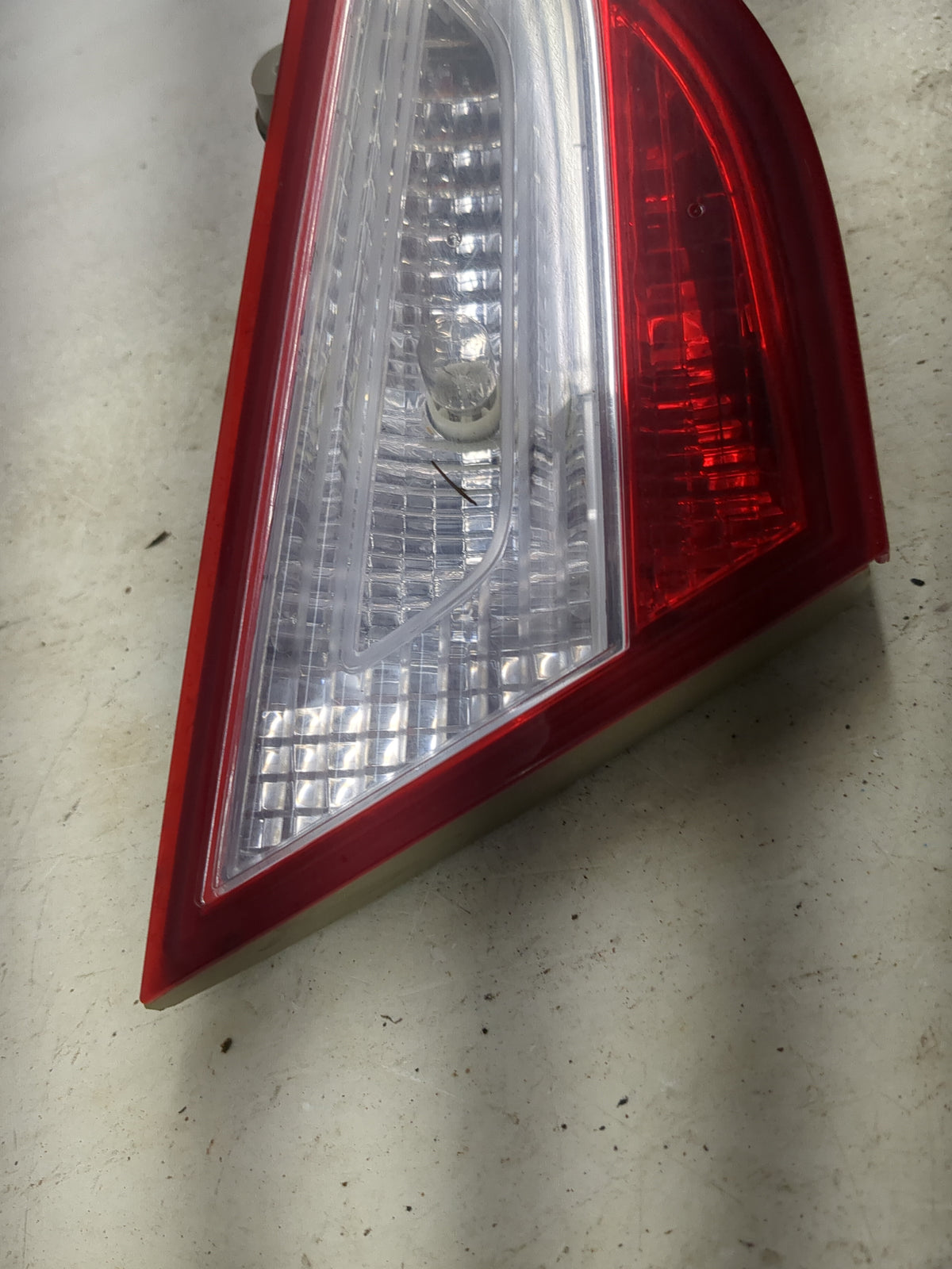 2014-2014 Hyundai Sonata Driver Left Side Deck Lid Mounted Tail Light - Oemusedautoparts1.com