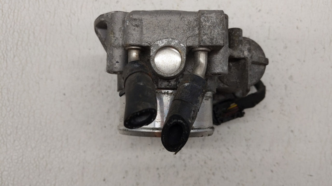 2011-2014 Hyundai Sonata Throttle Body P/N:35100-2G710 Fits Fits 2011 2012 2013 2014 2015 2016 OEM Used Auto Parts - Oemused