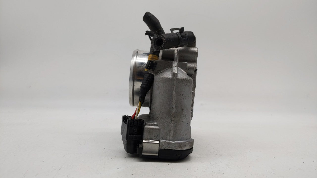 2011-2015 Hyundai Sonata Throttle Body P/N:35100-2G800 Fits Fits 2011 2012 2013 2014 2015 2016 OEM Used Auto Parts - Oemused