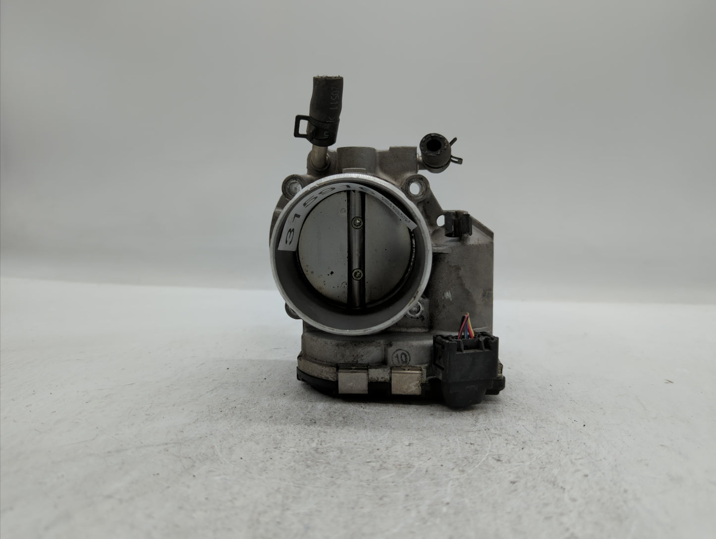 2011-2014 Hyundai Sonata Throttle Body P/N:35100-2G700 Fits Fits 2011 2012 2013 2014 2015 2016 OEM Used Auto Parts - Oemused