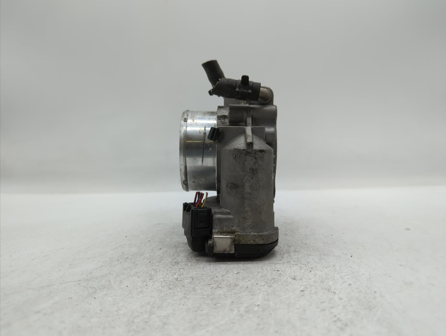 2011-2014 Hyundai Sonata Throttle Body P/N:35100-2G700 Fits Fits 2011 2012 2013 2014 2015 2016 OEM Used Auto Parts - Oemused