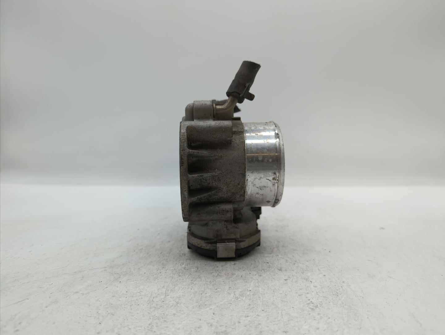 2011-2014 Hyundai Sonata Throttle Body P/N:35100-2G700 Fits Fits 2011 2012 2013 2014 2015 2016 OEM Used Auto Parts - Oemused