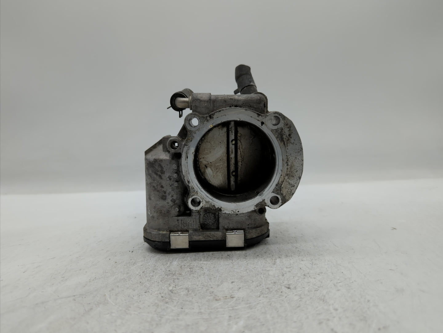2011-2014 Hyundai Sonata Throttle Body P/N:35100-2G700 Fits Fits 2011 2012 2013 2014 2015 2016 OEM Used Auto Parts - Oemused