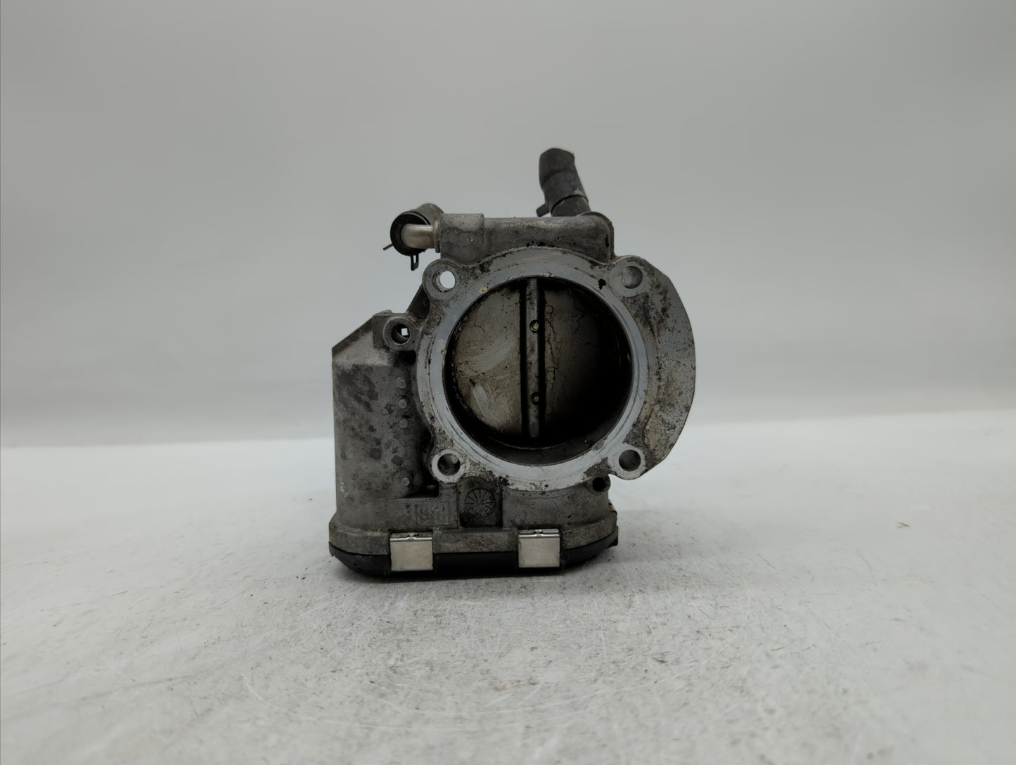 2011-2014 Hyundai Sonata Throttle Body P/N:35100-2G700 Fits Fits 2011 2012 2013 2014 2015 2016 OEM Used Auto Parts - Oemused