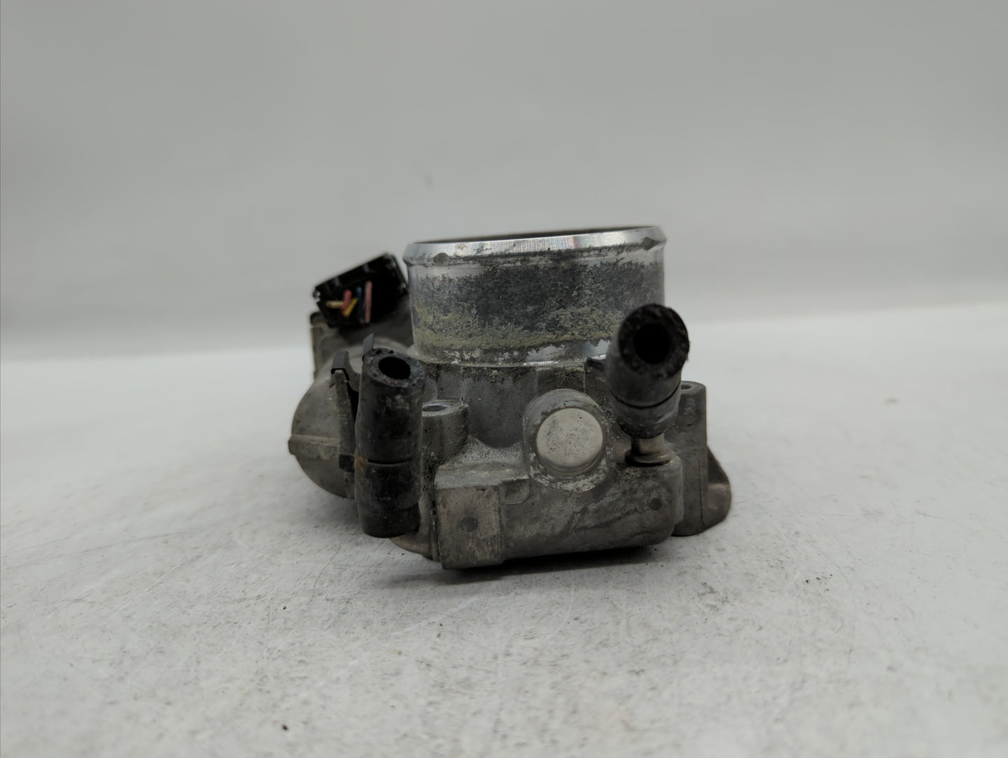 2011-2014 Hyundai Sonata Throttle Body P/N:35100-2G700 Fits Fits 2011 2012 2013 2014 2015 2016 OEM Used Auto Parts - Oemused