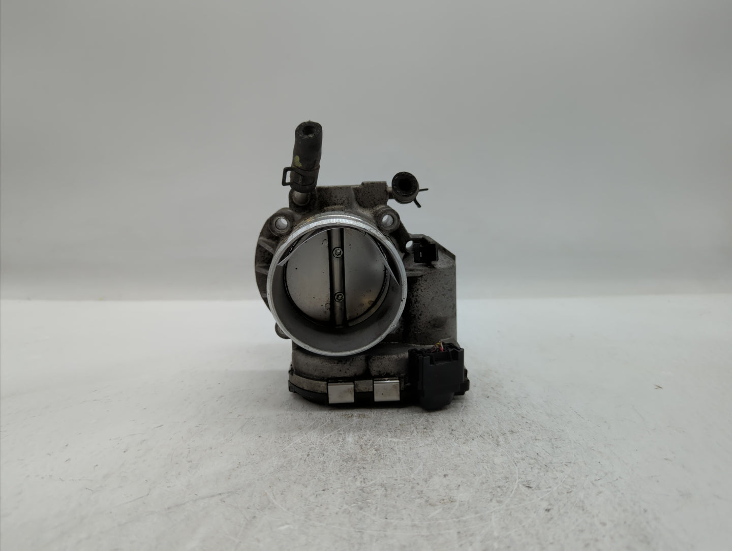 2011-2014 Hyundai Sonata Throttle Body P/N:35100-2G700 Fits Fits 2011 2012 2013 2014 2015 2016 OEM Used Auto Parts - Oemused