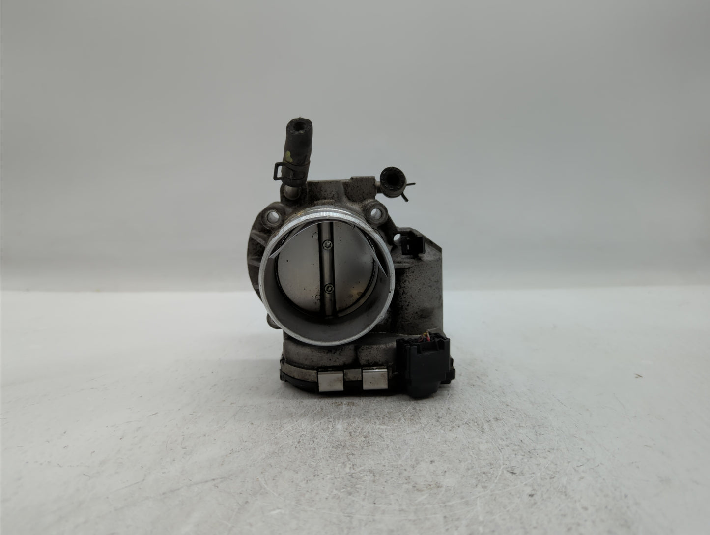 2011-2014 Hyundai Sonata Throttle Body P/N:35100-2G700 Fits Fits 2011 2012 2013 2014 2015 2016 OEM Used Auto Parts - Oemused