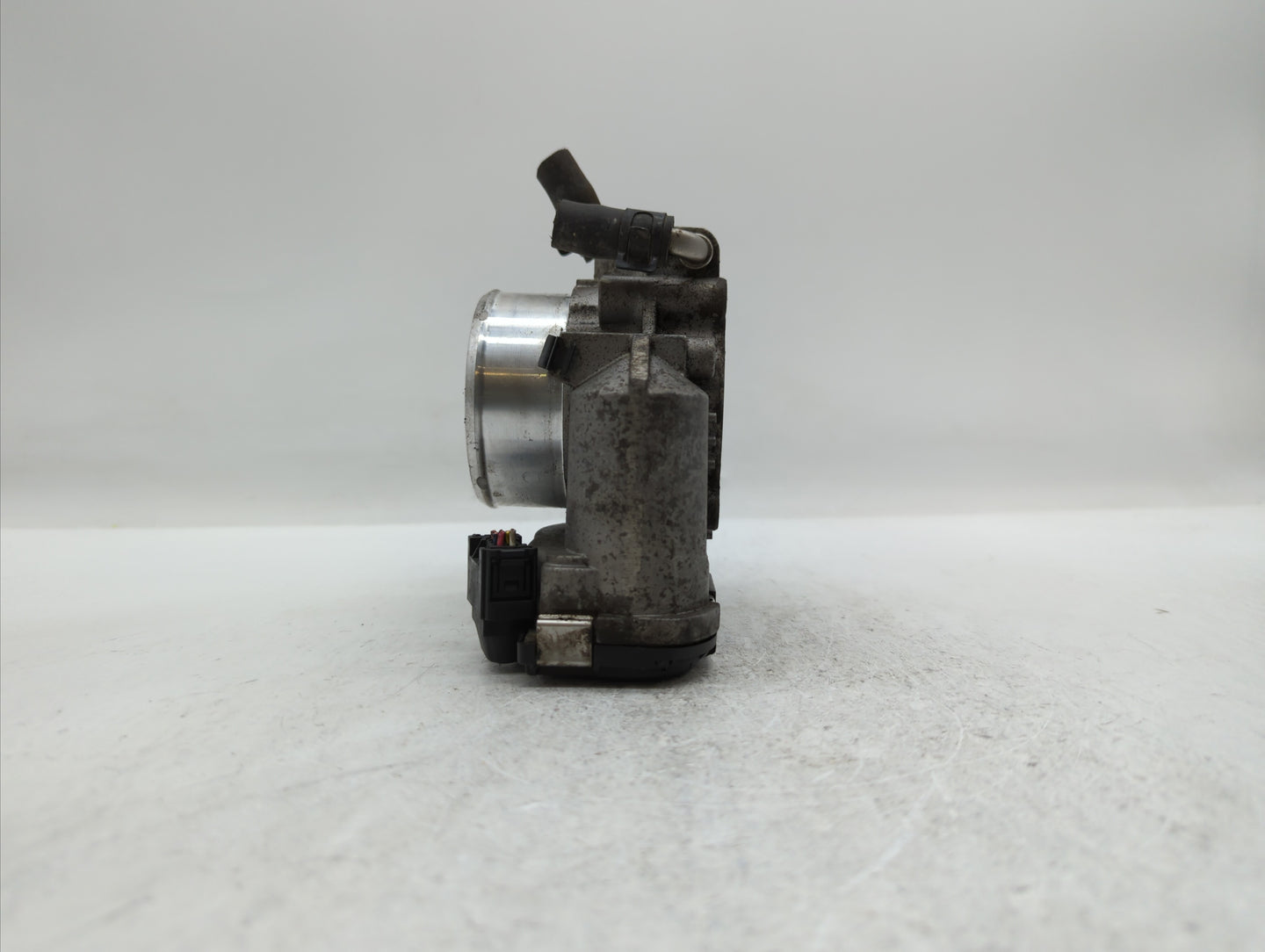 2011-2014 Hyundai Sonata Throttle Body P/N:35100-2G700 Fits Fits 2011 2012 2013 2014 2015 2016 OEM Used Auto Parts - Oemused