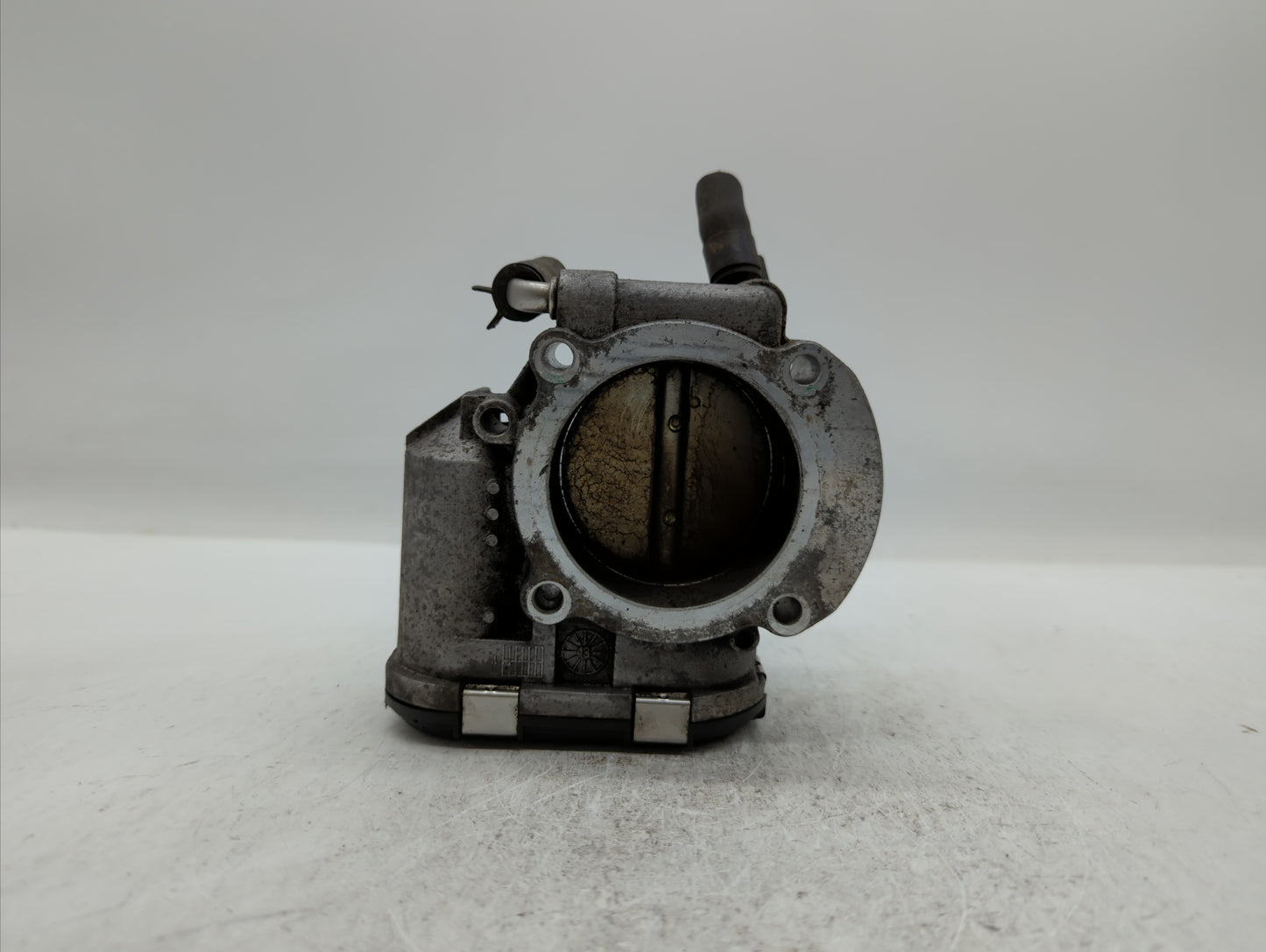 2011-2014 Hyundai Sonata Throttle Body P/N:35100-2G700 Fits Fits 2011 2012 2013 2014 2015 2016 OEM Used Auto Parts - Oemused