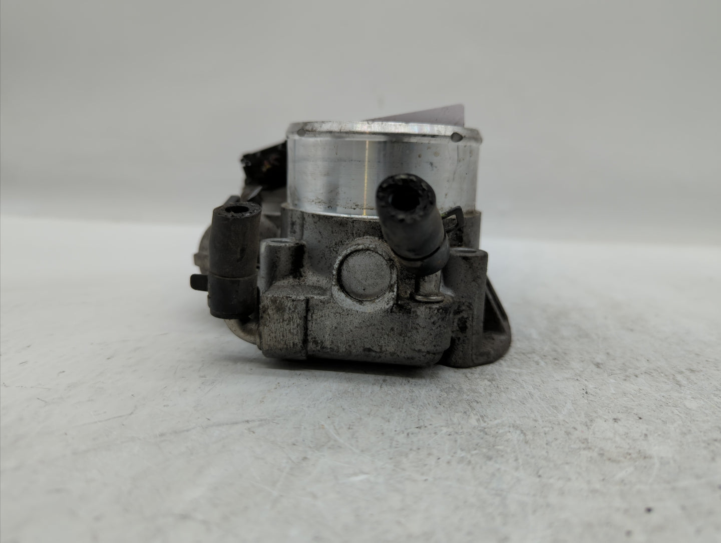 2011-2014 Hyundai Sonata Throttle Body P/N:35100-2G700 Fits Fits 2011 2012 2013 2014 2015 2016 OEM Used Auto Parts - Oemused