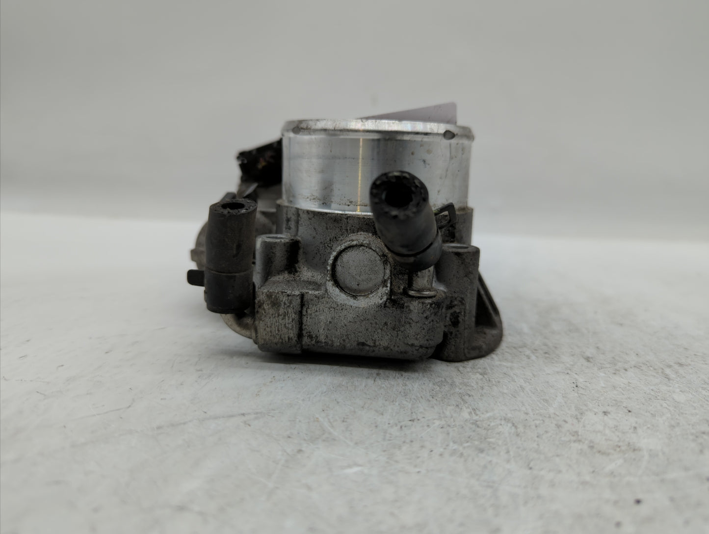 2011-2014 Hyundai Sonata Throttle Body P/N:35100-2G700 Fits Fits 2011 2012 2013 2014 2015 2016 OEM Used Auto Parts - Oemused