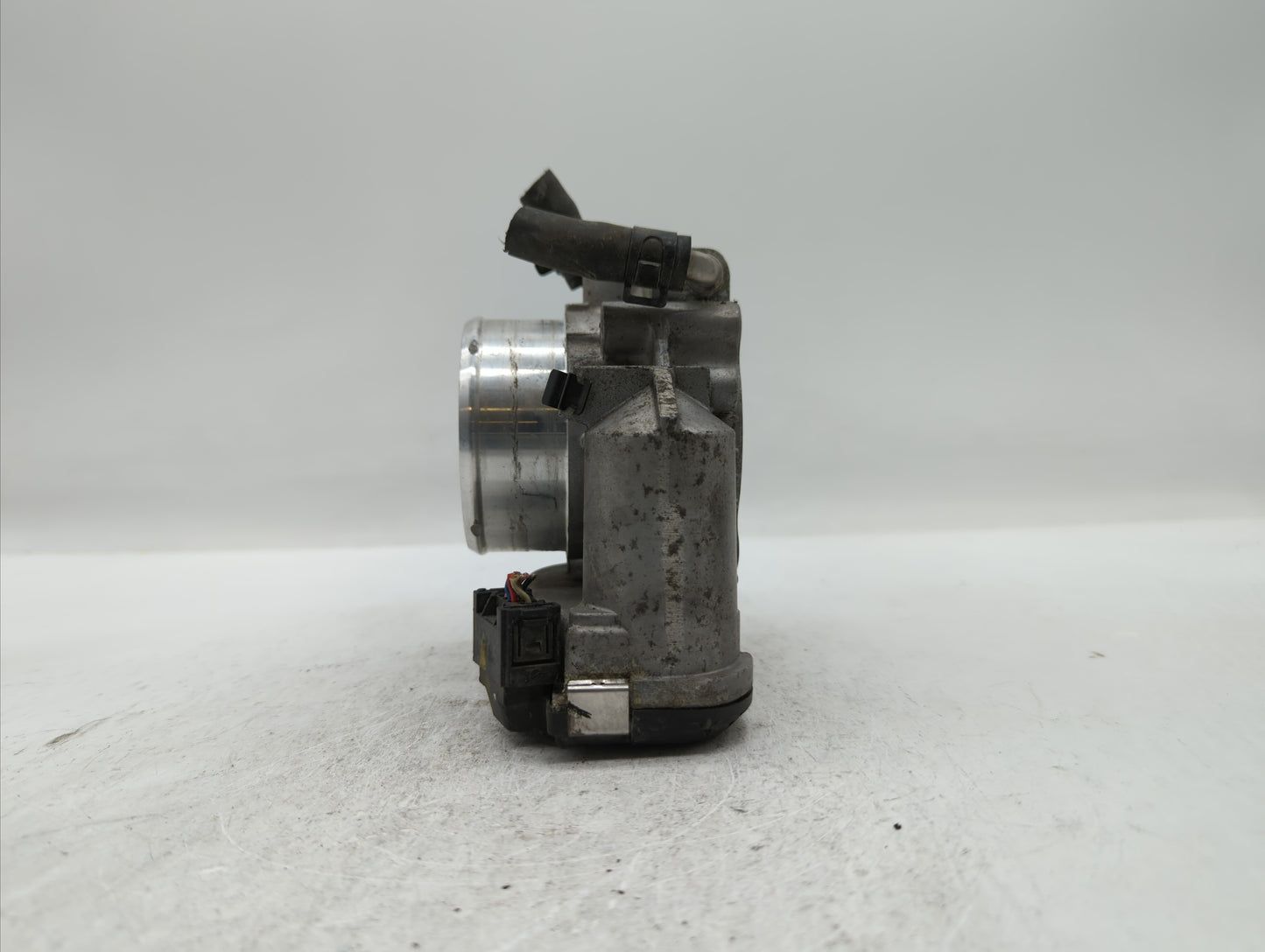 2011-2014 Hyundai Sonata Throttle Body P/N:35100-2G700 Fits Fits 2011 2012 2013 2014 2015 2016 OEM Used Auto Parts - Oemused