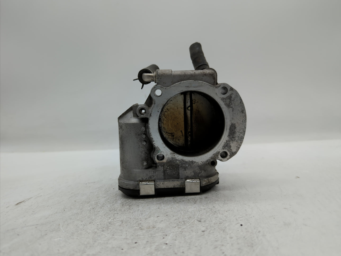 2011-2014 Hyundai Sonata Throttle Body P/N:35100-2G700 Fits Fits 2011 2012 2013 2014 2015 2016 OEM Used Auto Parts - Oemused
