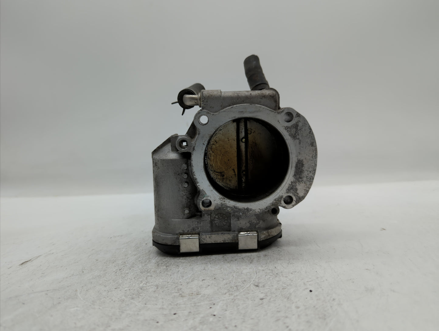 2011-2014 Hyundai Sonata Throttle Body P/N:35100-2G700 Fits Fits 2011 2012 2013 2014 2015 2016 OEM Used Auto Parts - Oemused