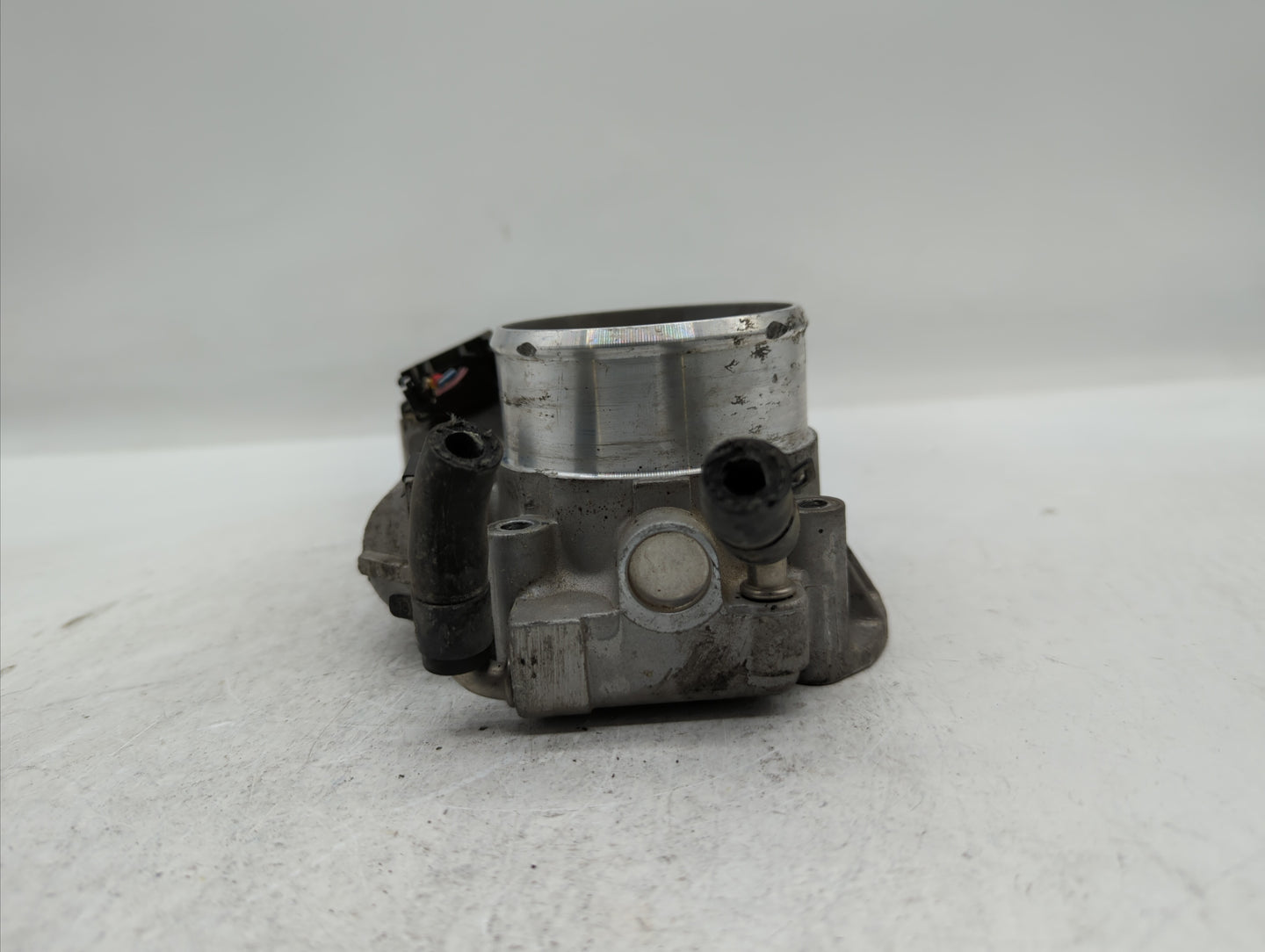 2011-2014 Hyundai Sonata Throttle Body P/N:35100-2G700 Fits Fits 2011 2012 2013 2014 2015 2016 OEM Used Auto Parts - Oemused