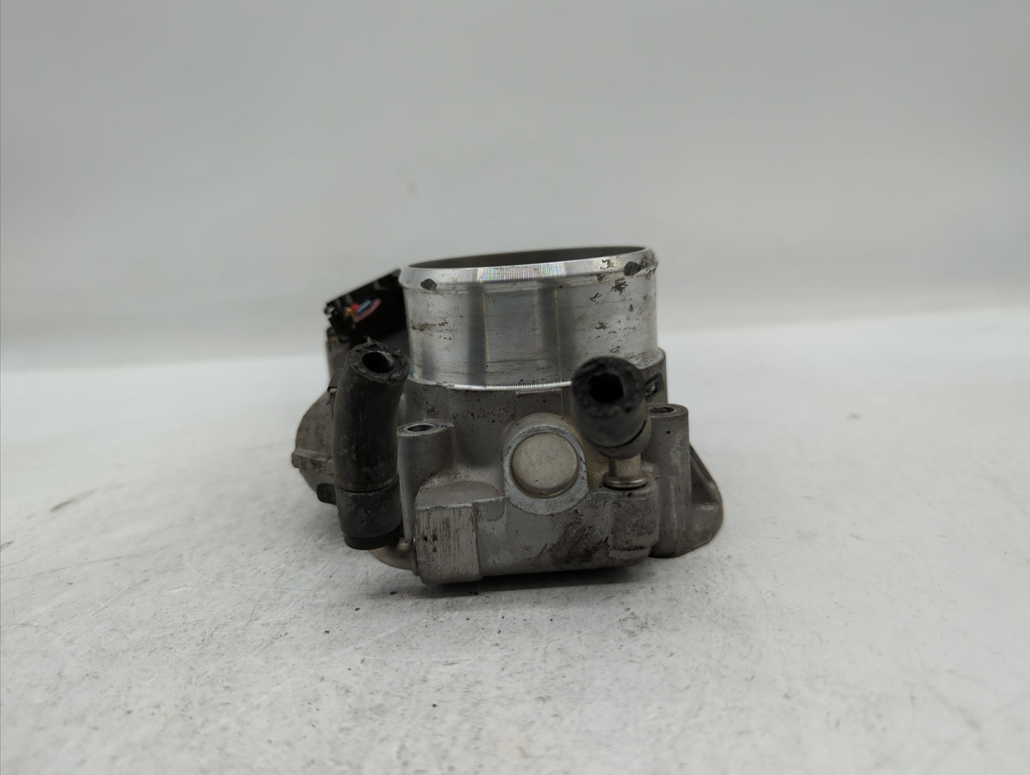 2011-2014 Hyundai Sonata Throttle Body P/N:35100-2G700 Fits Fits 2011 2012 2013 2014 2015 2016 OEM Used Auto Parts - Oemused